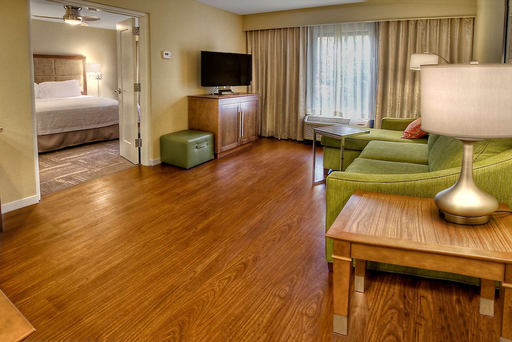 Hampton Inn & Suites Asheville Airport - photo 16