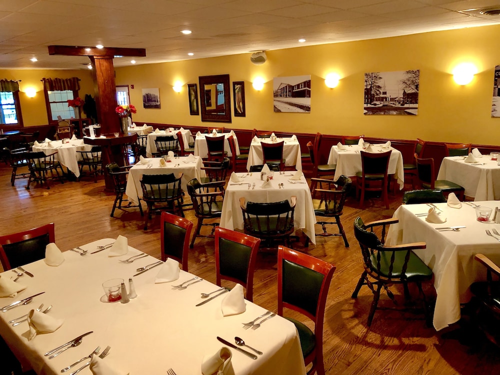 Bicentennial Inn - photo 16