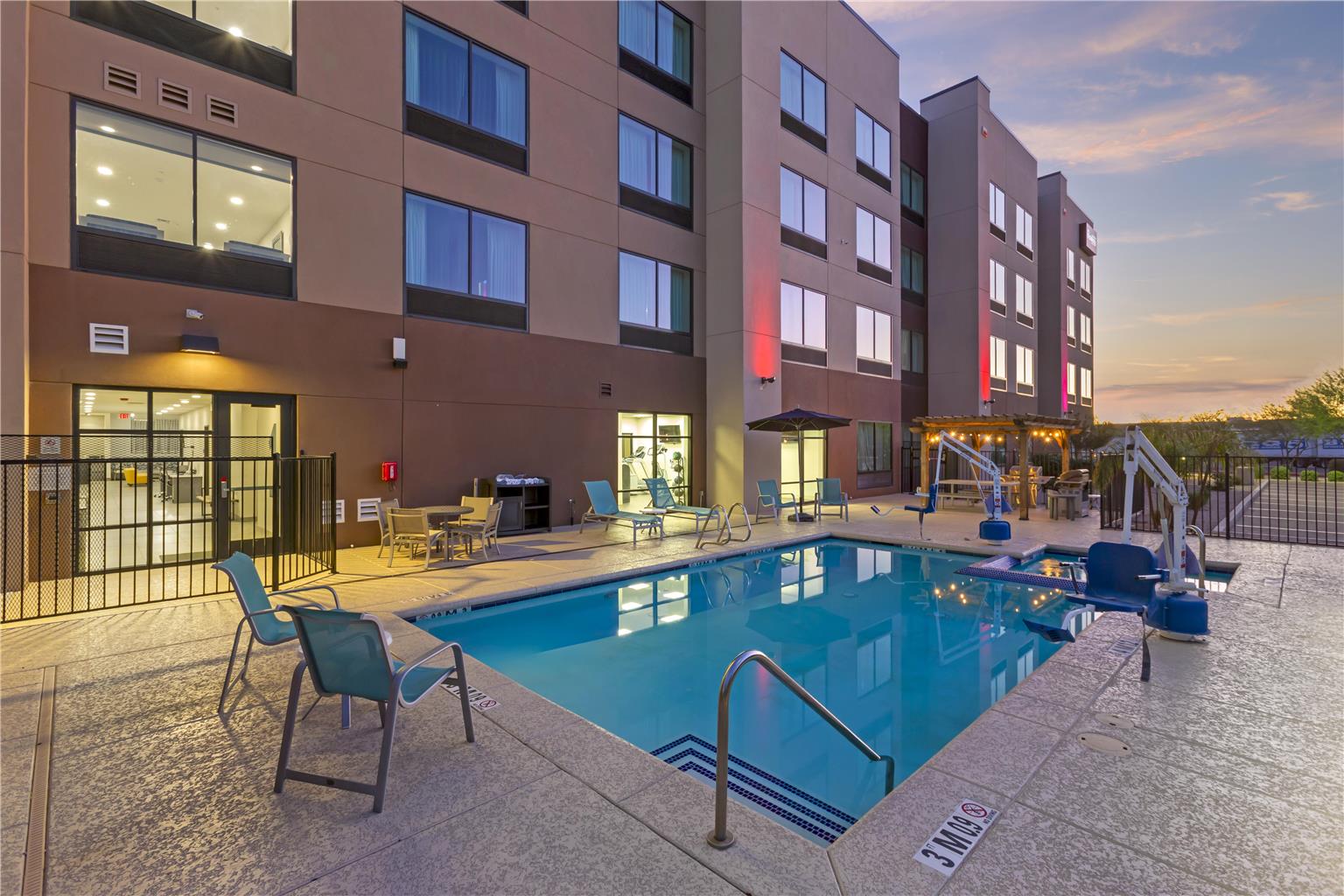 Super 8 by Wyndham Greensboro Coliseum Conv. - photo 4