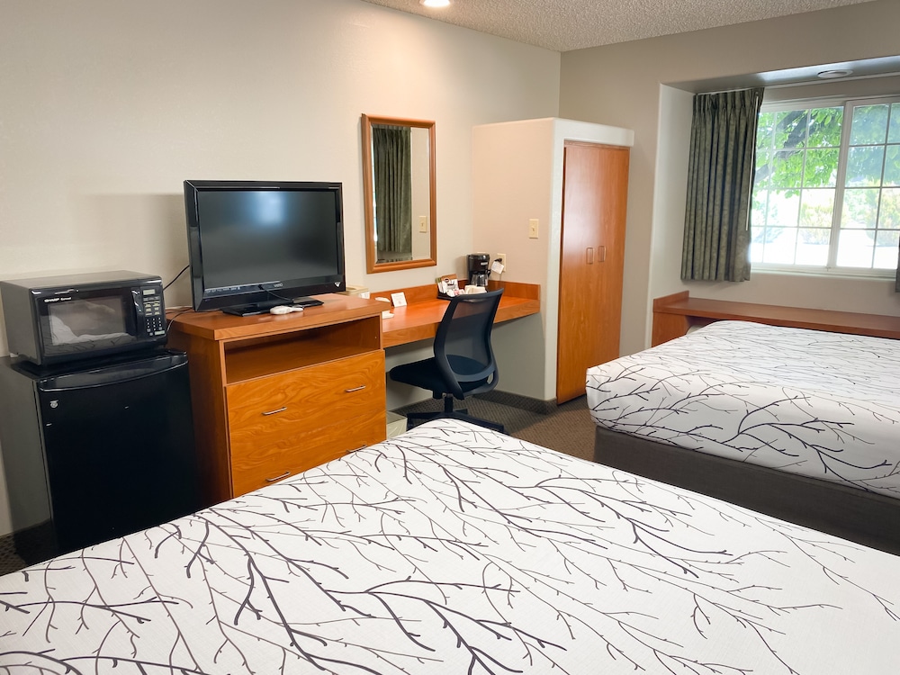 Monument Inn & Suites - photo 14