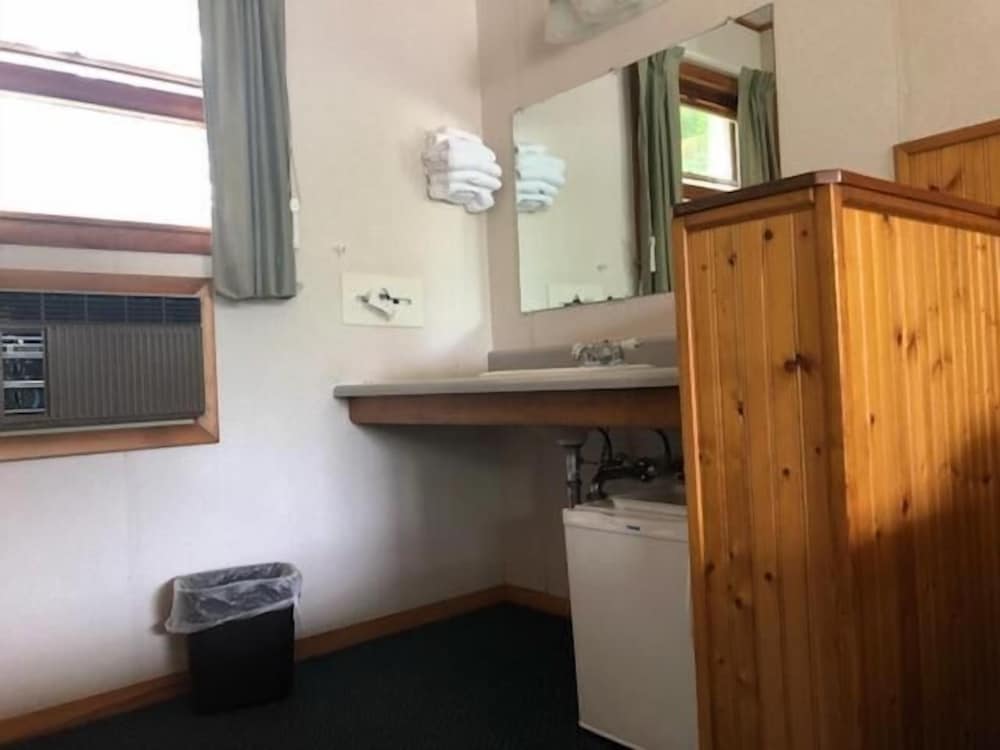 Catskill Motor Court Motel - photo 17