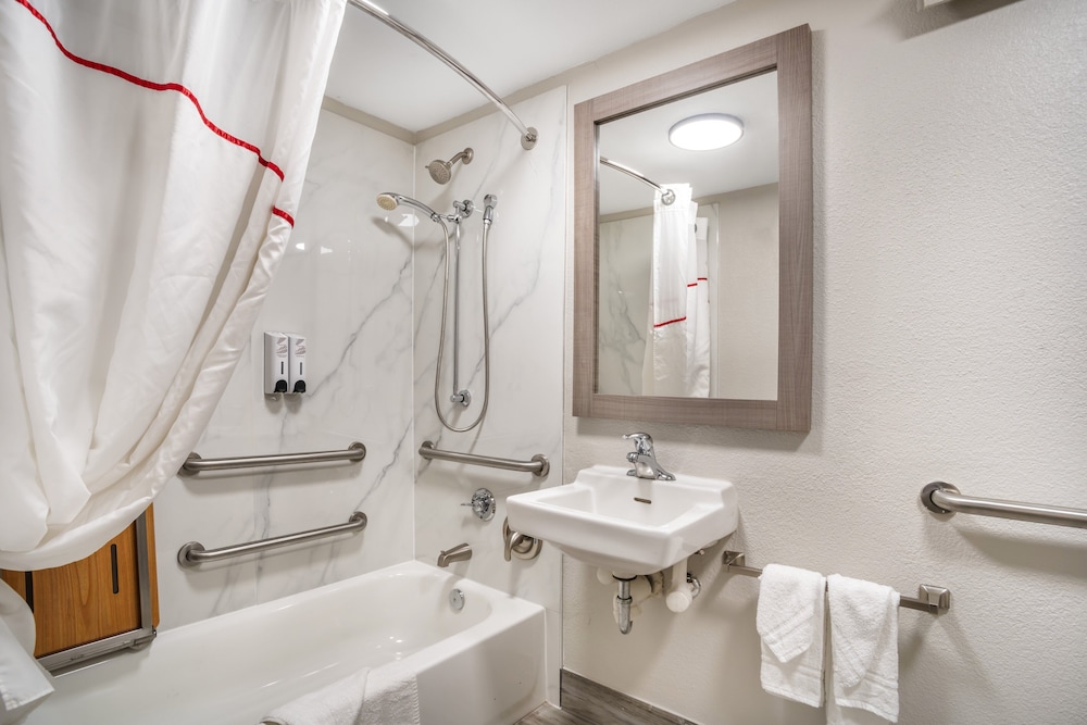 Red Roof Inn Greenville - photo 38