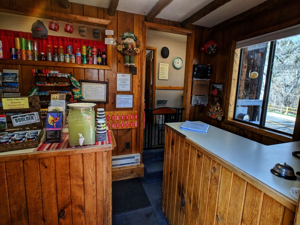 Foot of the Mountain Motel - photo 42