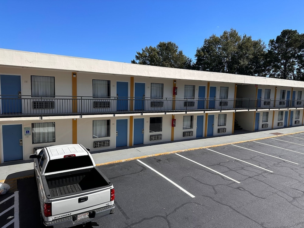 Lanett Inn - photo 17