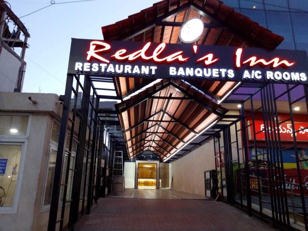 Redlas Inn — hotel in Sangareddi