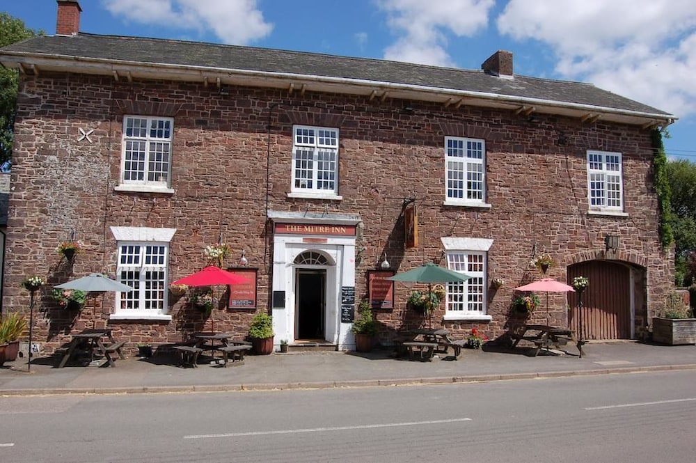 The Mitre Inn - carbon neutral hotel in Witheridge