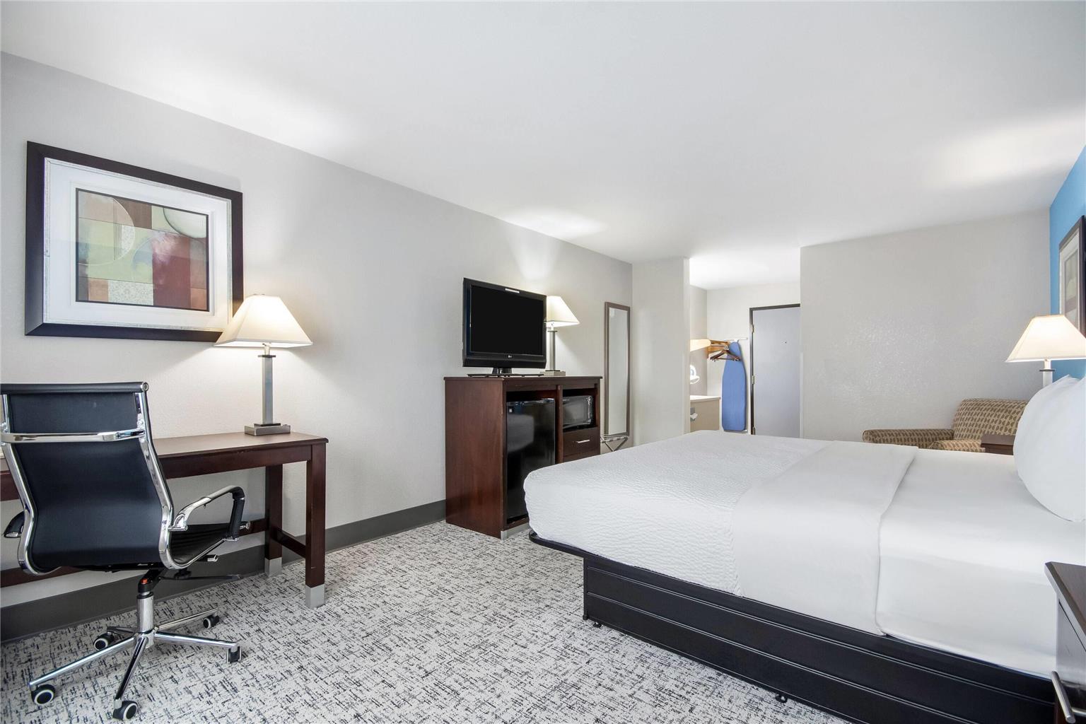 Baymont by Wyndham Marinette - photo 24