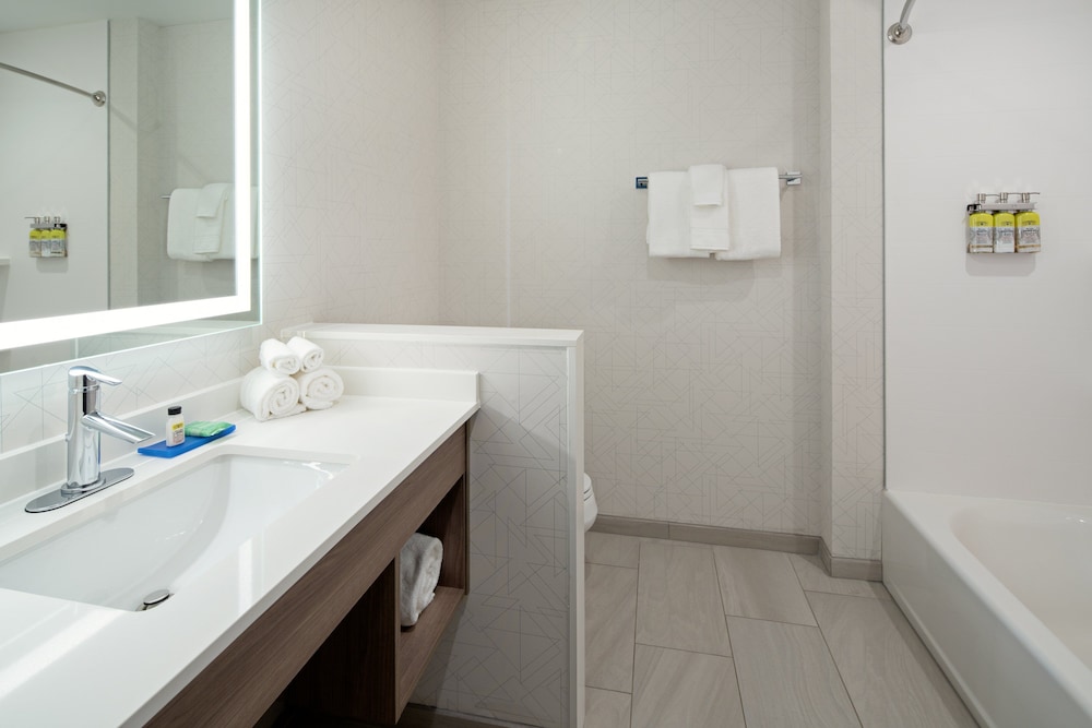 Holiday Inn Express & Suites Palm Desert Millennium by IHG - photo 18