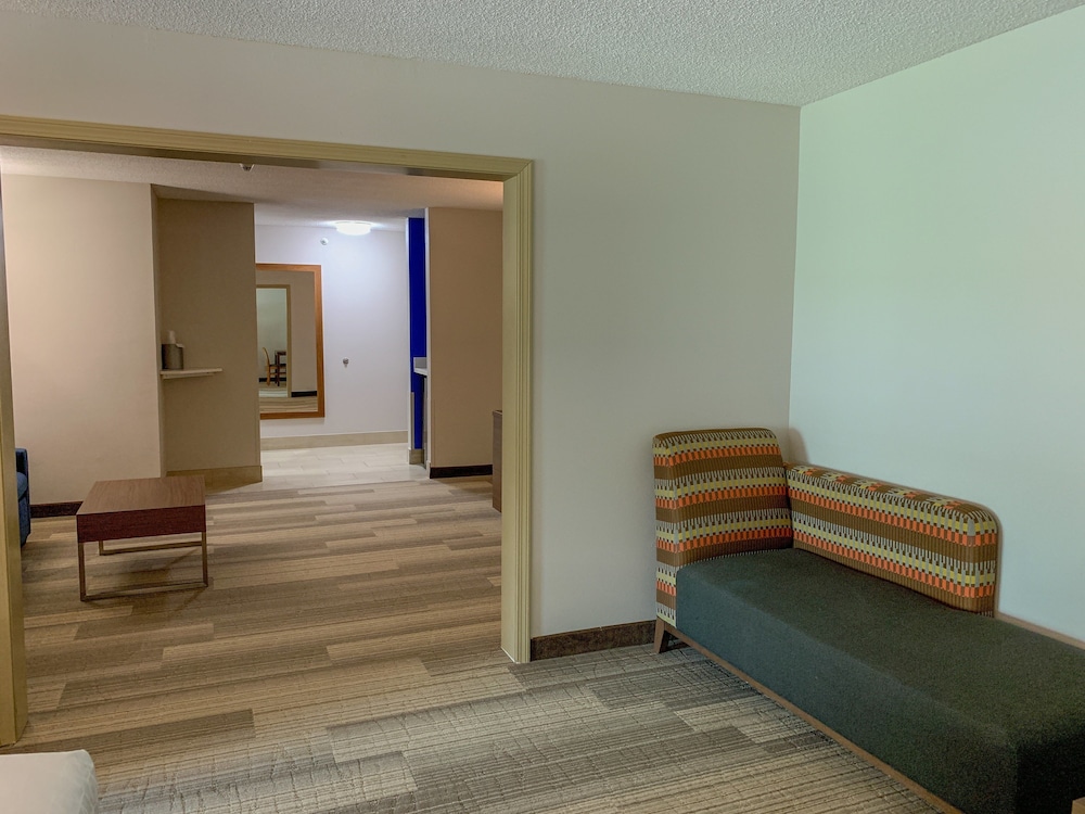 Holiday Inn Express & Suites Lexington Dtwn Area Keenland by IHG - photo 8