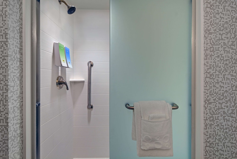 Home2 Suites by Hilton Largo - photo 31