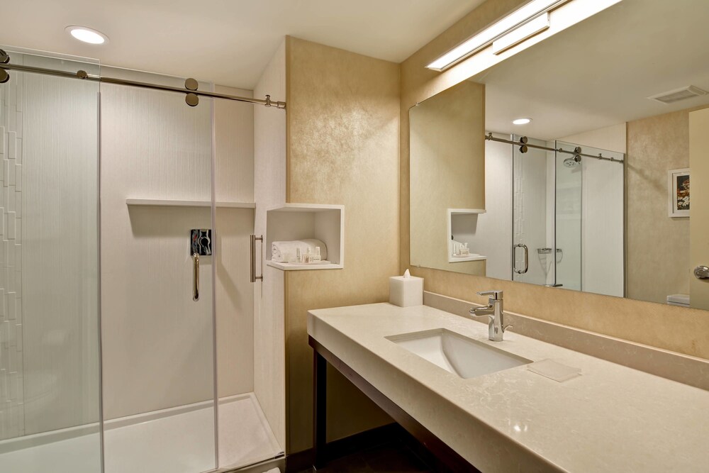 Courtyard by Marriott Long Island Islip Courthouse Complex - photo 9