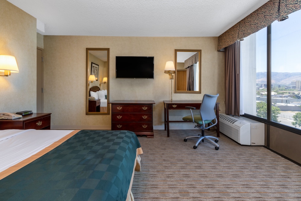 Ramada by Wyndham Reno Hotel and Casino - photo 9
