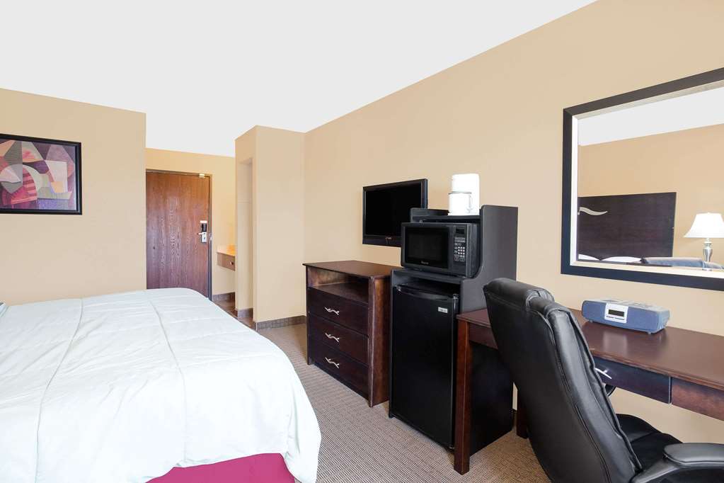 Super 8 by Wyndham Sheboygan WI - photo 9