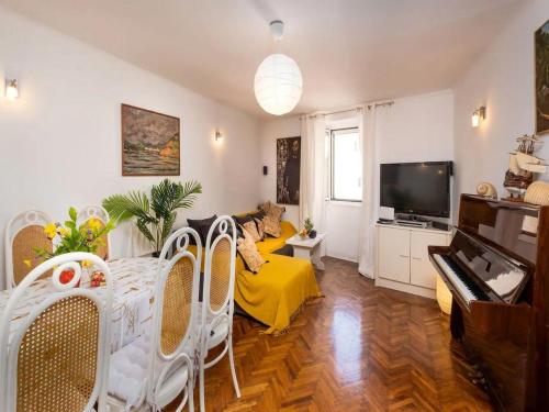 Apartment Jany Two Bedroom Apartment with City View