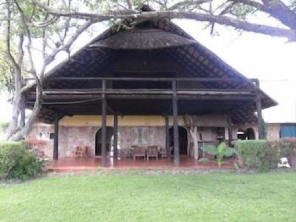 Ganda Lodge 6147263 — Dete