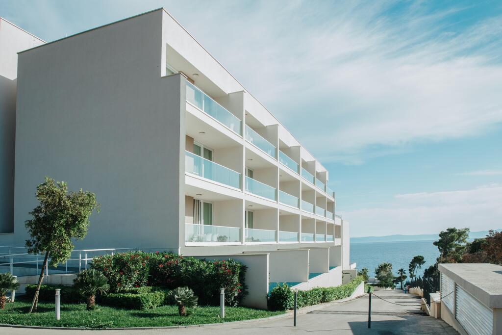 Romana Beach Apartments — 4-Star Luxury Hotel in Makarska, Croatia