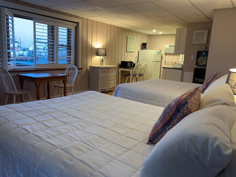 Vineyard Harbor Motel Private Beach - photo 24