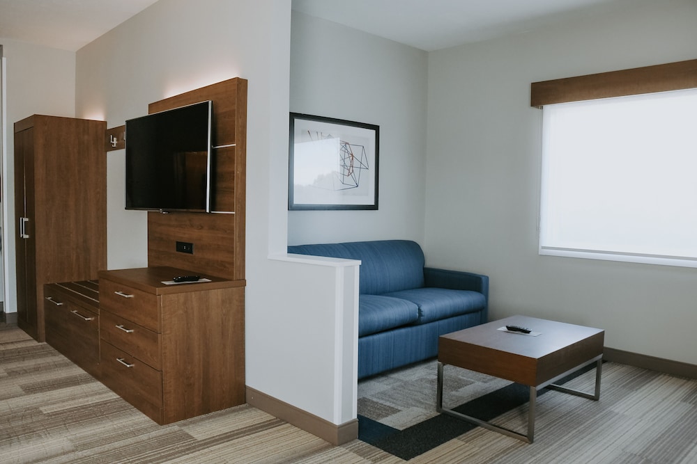 Holiday Inn Express & Suites South Lincoln by IHG - photo 43