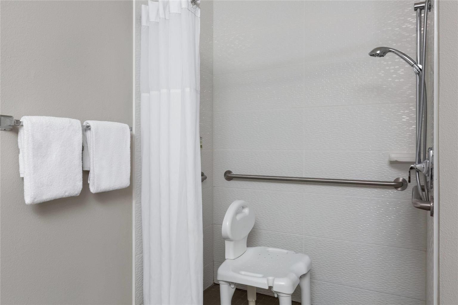 La Quinta Inn & Suites by Wyndham Fairbanks Airport - photo 8