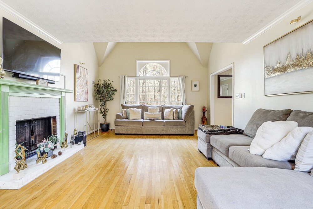 Private Hot Tub & Deck: Family Gem in Alpharetta in Milton, United States