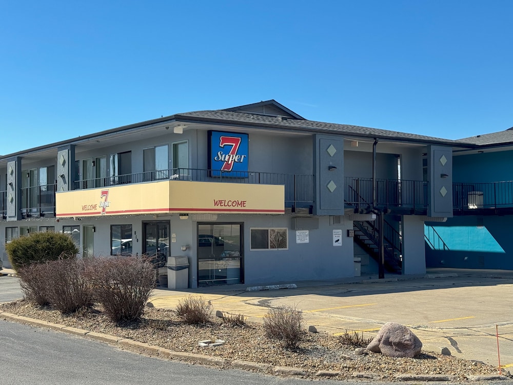 Super 7 Motel - photo 15