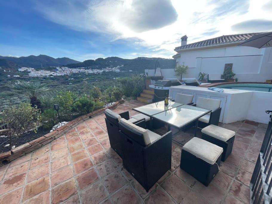 Monda Heights close to Marbella — hotel in Monda