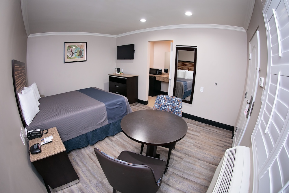 Diamond Bell Inn & Suites - photo 10