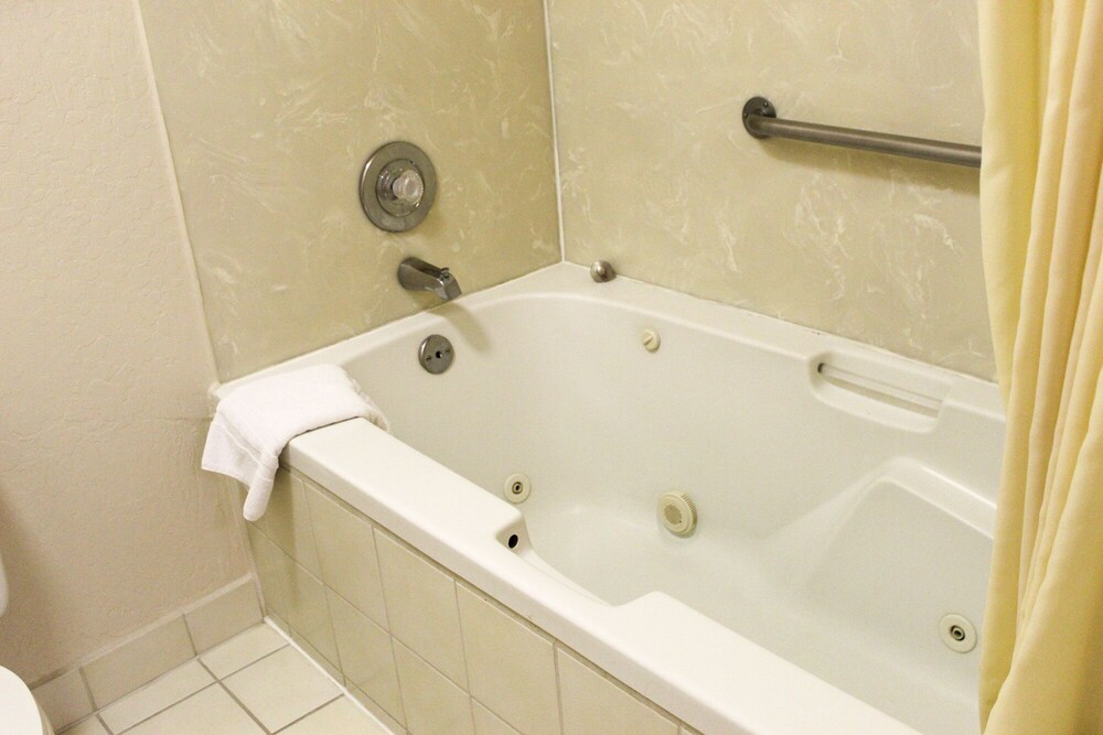 America's Best Inn & Suites Hawthorne - photo 19