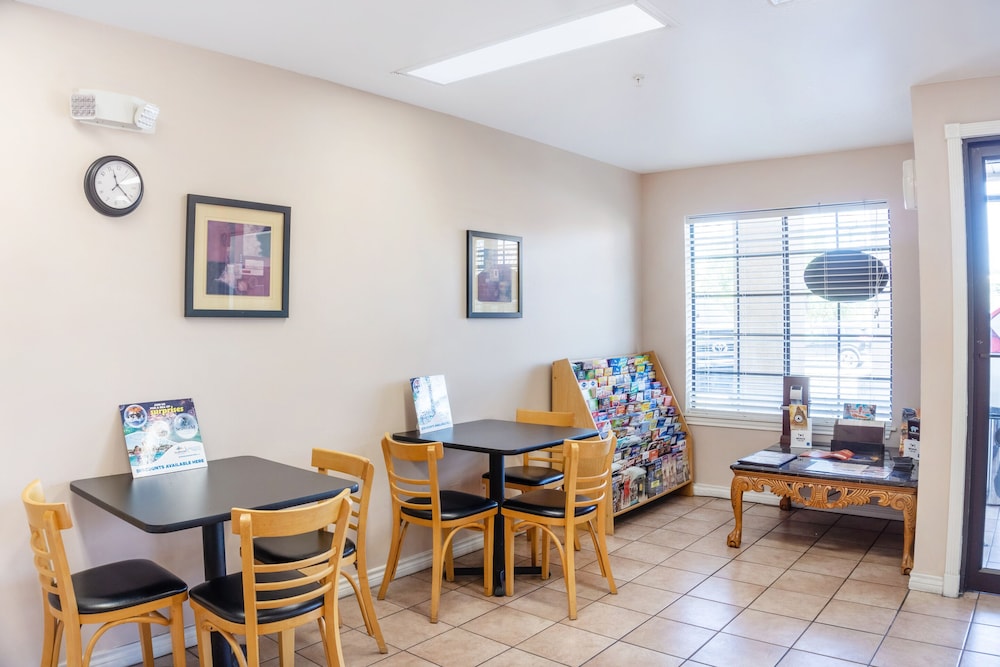 OYO Inn & Suites Medical Center San Antonio - photo 5