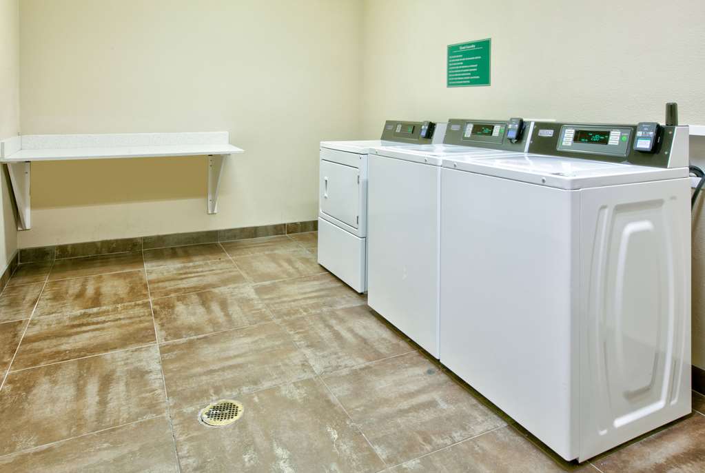 La Quinta Inn & Suites by Wyndham Dallas Grand Prairie South - photo 68