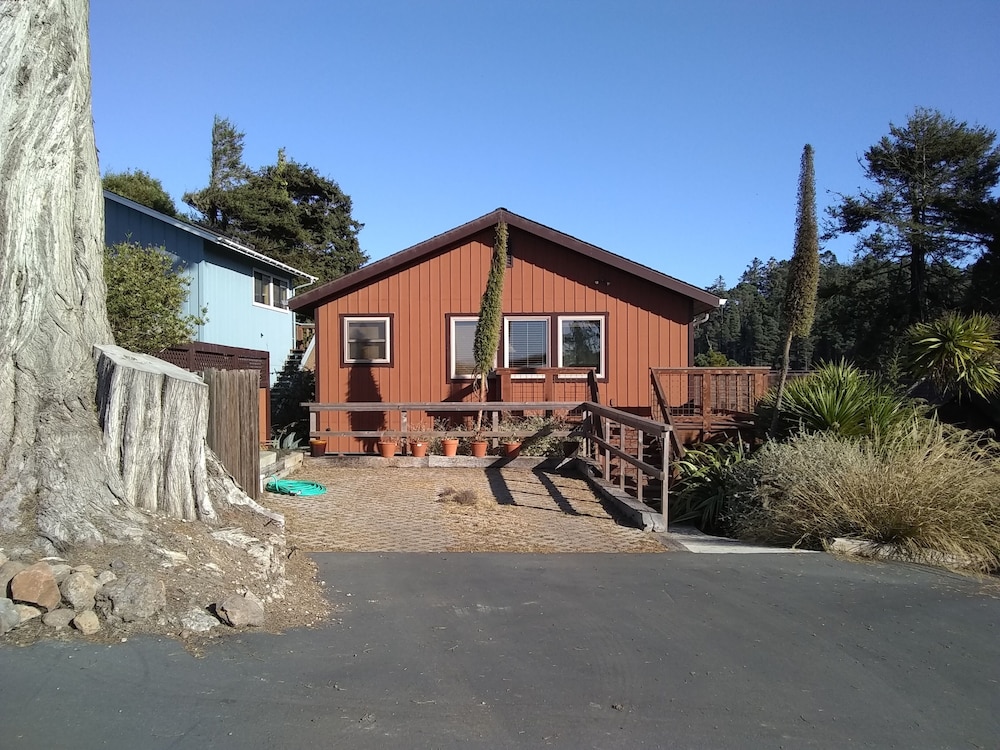 Noyo Harbor Inn Restaurant and Tavern - photo 31