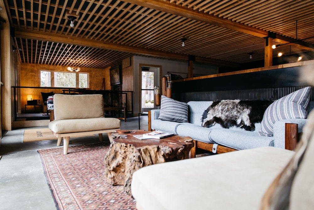 The Coachman Hotel - photo 9