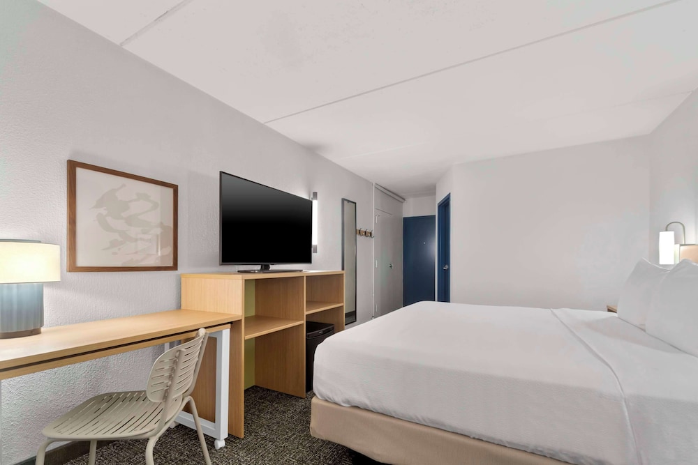 Spark by Hilton Grand Prairie - photo 12