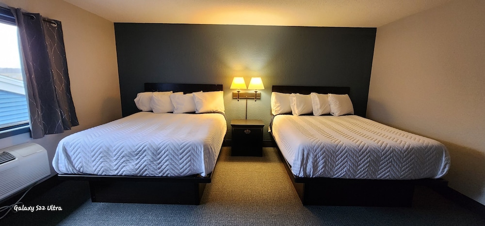 The Oasis Hotel & Bar - photo 8