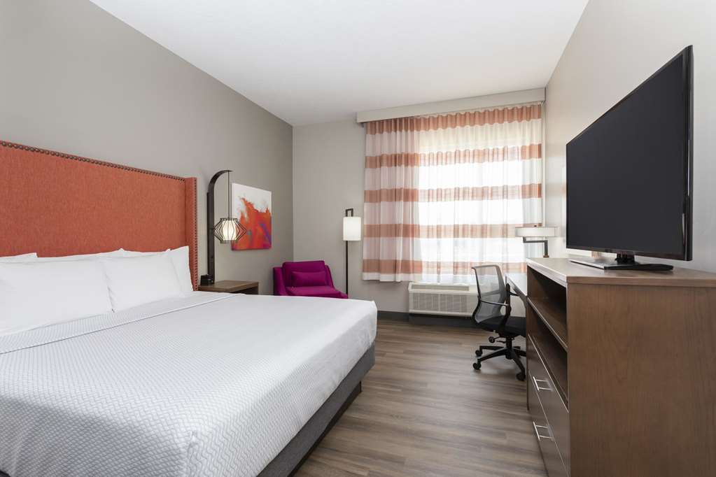 La Quinta Inn & Suites by Wyndham South Jordan - photo 22