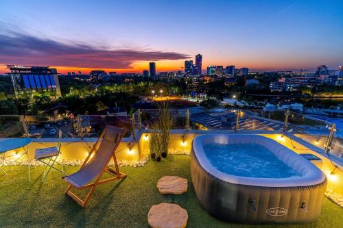 Downtown Floreasca Penthouse with Jacuzzi&Sauna — 4-Star Luxury Hotel in Bucharest, Romania