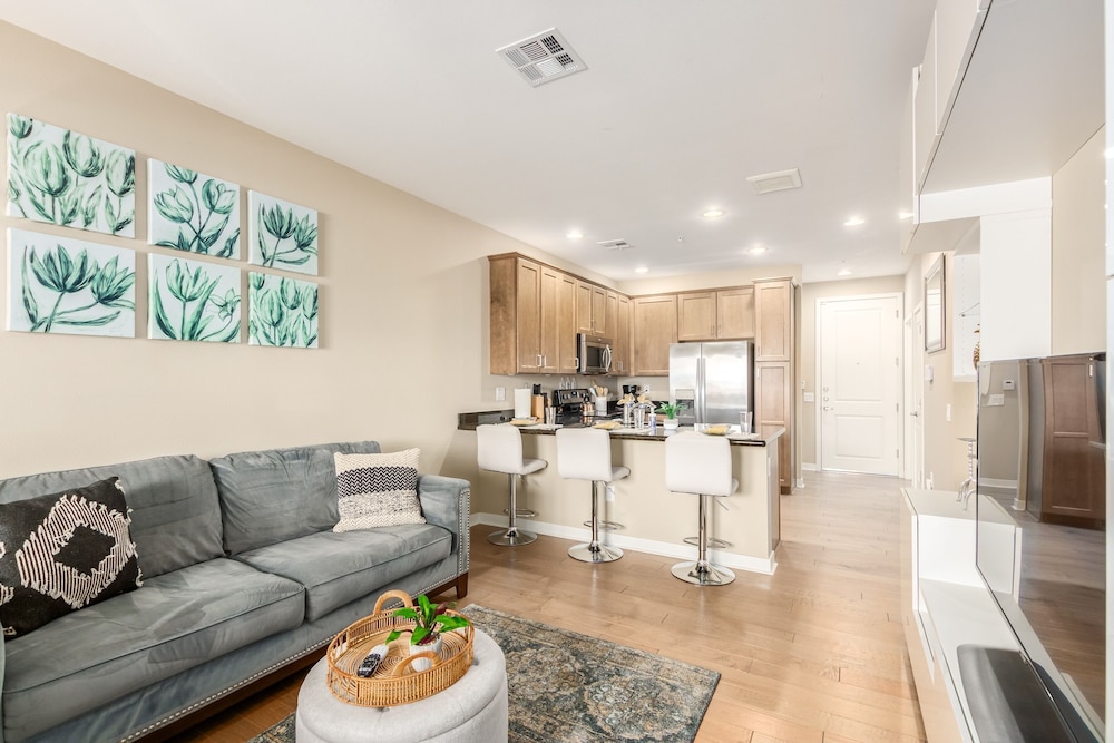 Luxury Condo in Ocotillo Dining Resort Pool Spa Gym and More Walk to Everything by RedAwning Chandler - photo 20