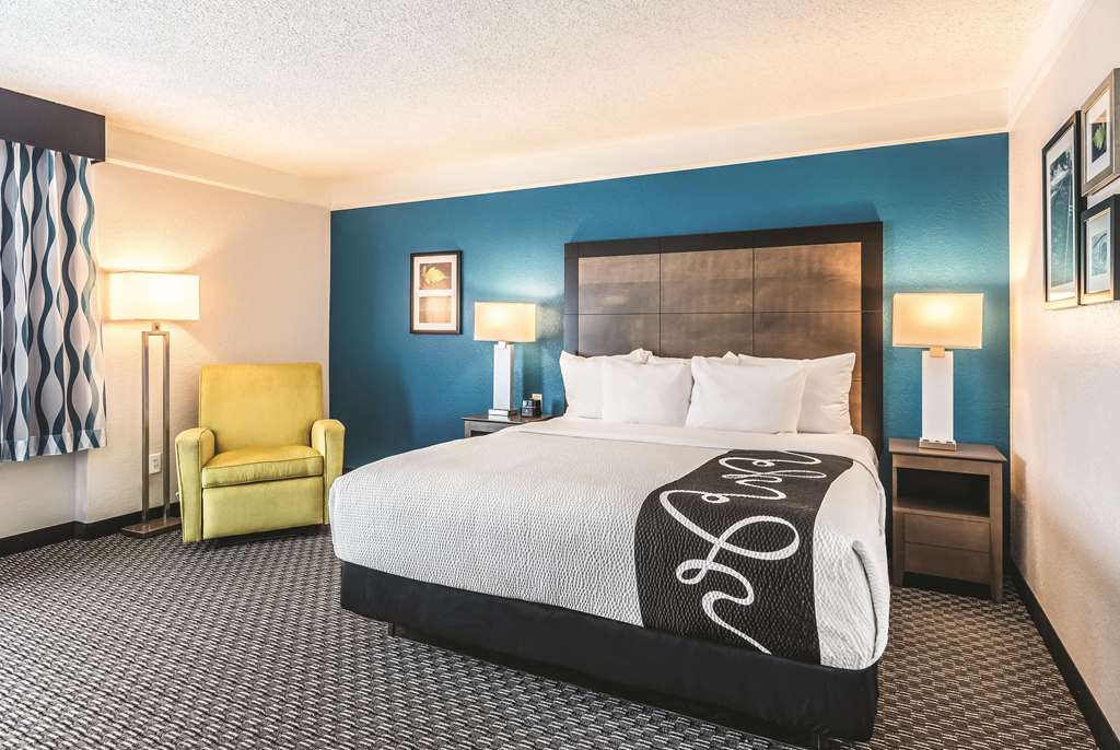 La Quinta Inn & Suites by Wyndham Orlando Lake Mary - photo 23