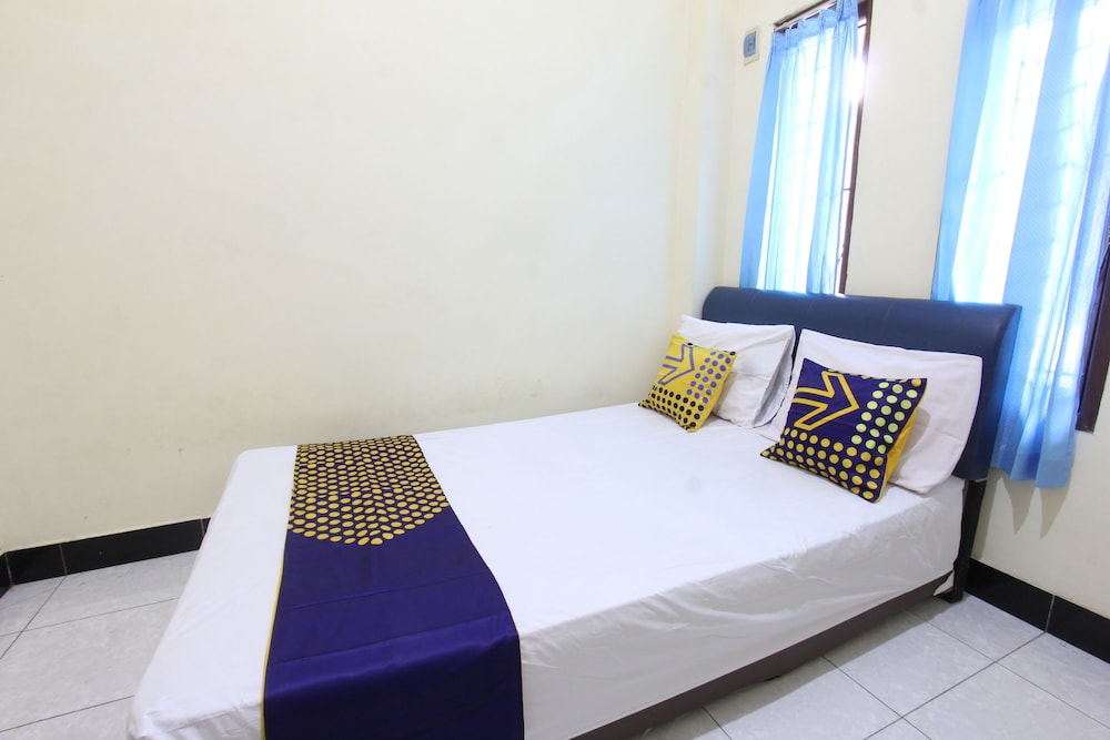 Oyo Life 93157 Kos Kaloka in Tanjung, Indonesia