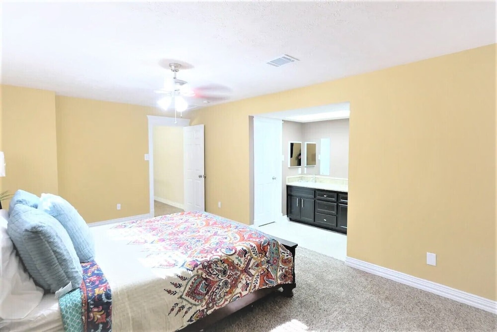 5Bdrm 3.5Bath 8Beds Up to 16 Guest Sugar Land — hotel in Sugar Land
