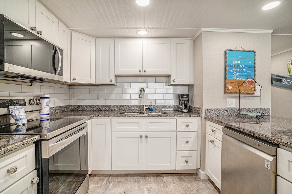 1001 Waters Edge Resort 3 Bedroom Condo by RedAwning - photo 10