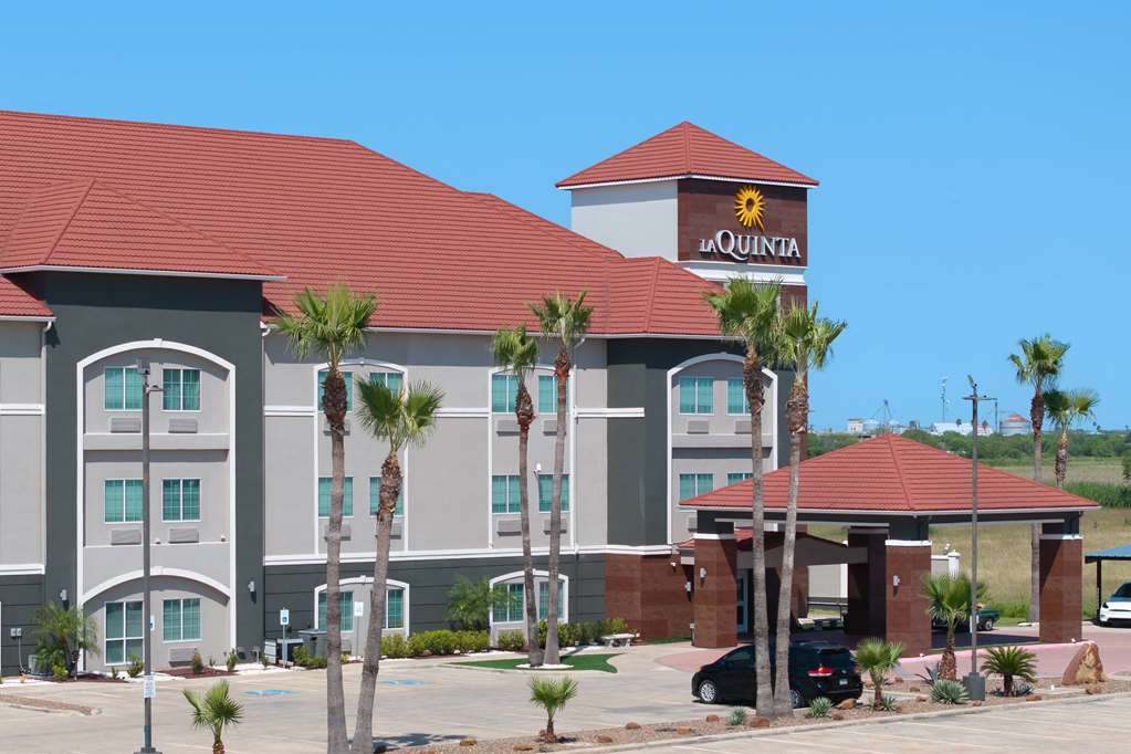 La Quinta Inn & Suites by Wyndham Raymondville - photo 8
