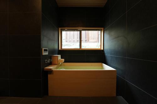 Rikka Soyuji Hinoki Woodbath 2 bedrooms Kitchen Free parking in Takayama, Japan