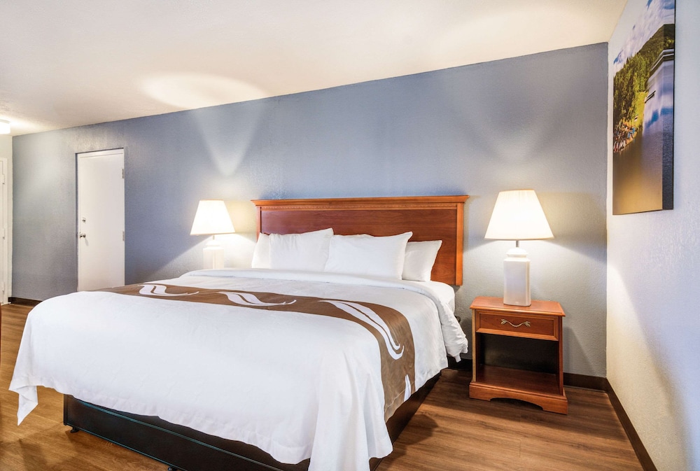 Quality Inn On The Lake Clarksville Boydton - photo 7