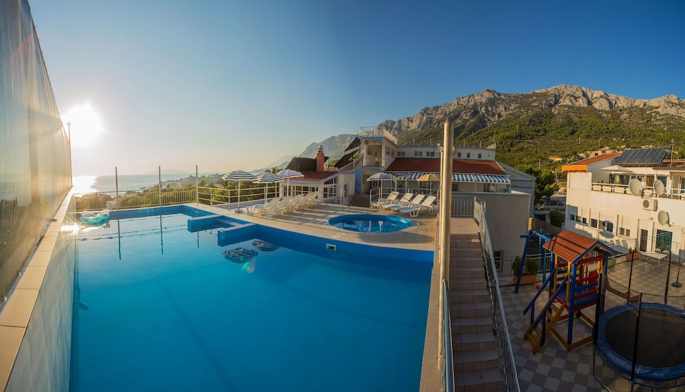 Aparthotel Pecic — hotel in Veliki Drvenik