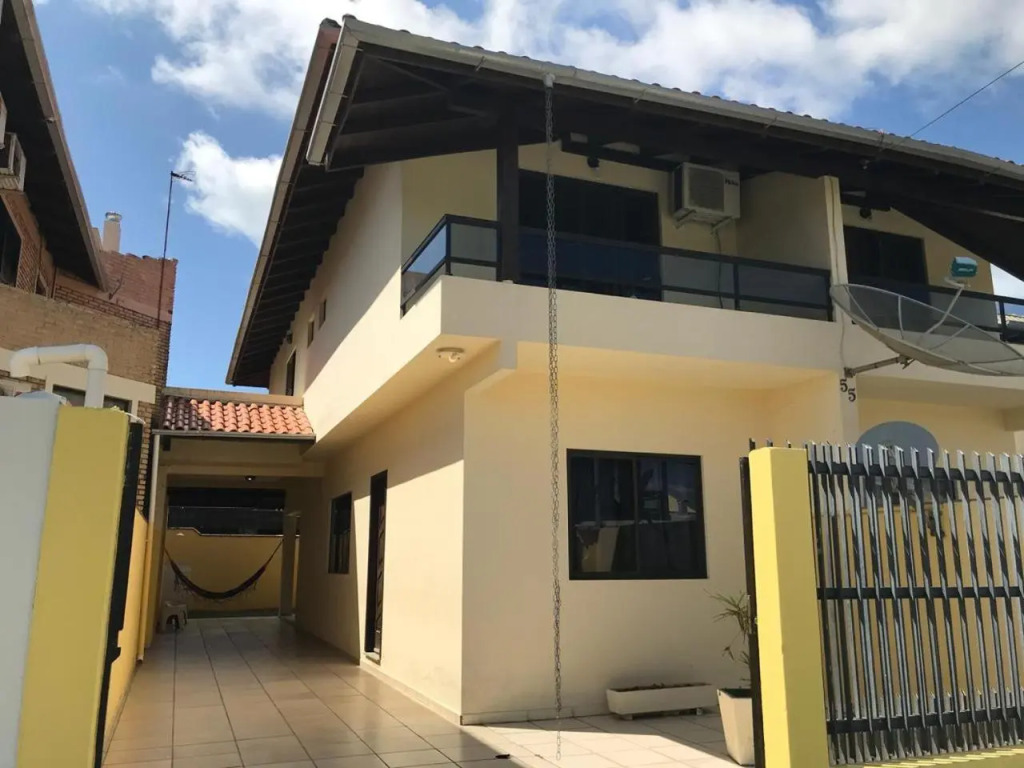 Casa 100m da praia 10 pessoas 3 quartos