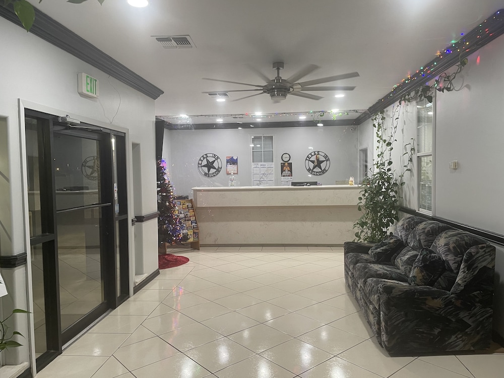 Texas Inn La Feria - photo 2