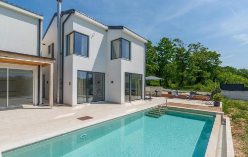 Green Zebra - carbon neutral hotel in Unknown City