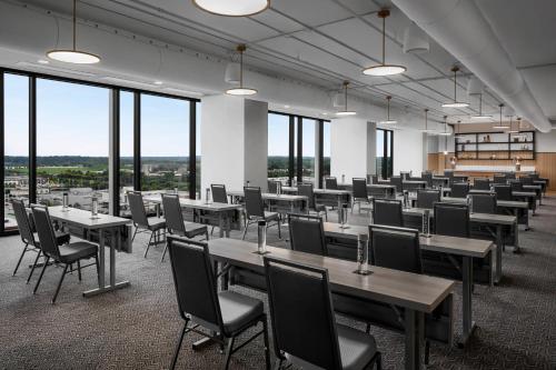Renaissance Milwaukee West Hotel - photo 47