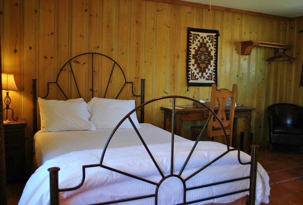 The Maverick Inn - photo 12
